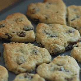 a plate of raisin biscuits